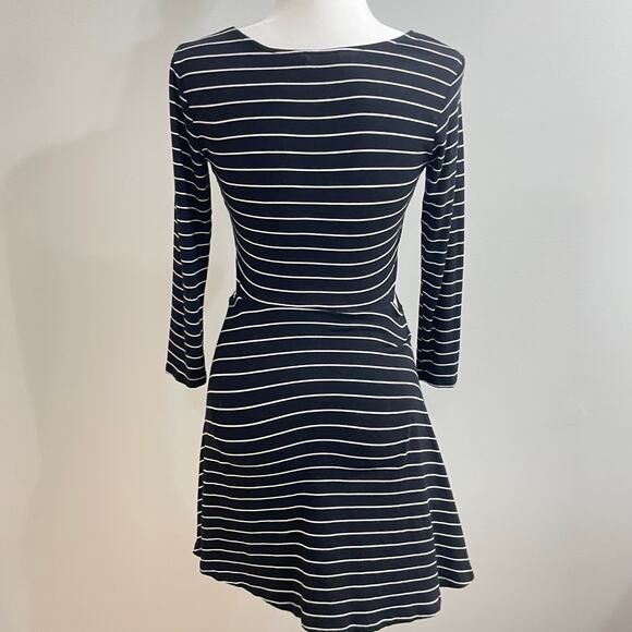 American Eagle Soft & Stretchy Black White Striped Side Cutout Mini Dress Sz M - Picture 3 of 8